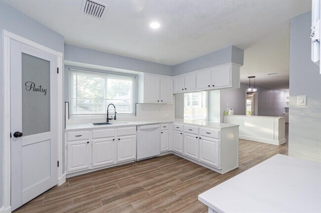 Building Photo - 8611 Spruce Mill Dr