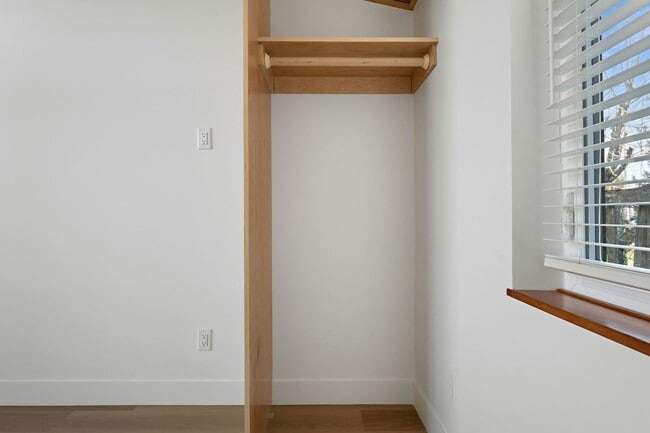 Building Photo - Morris Street Commons Modualr Living! 2/1