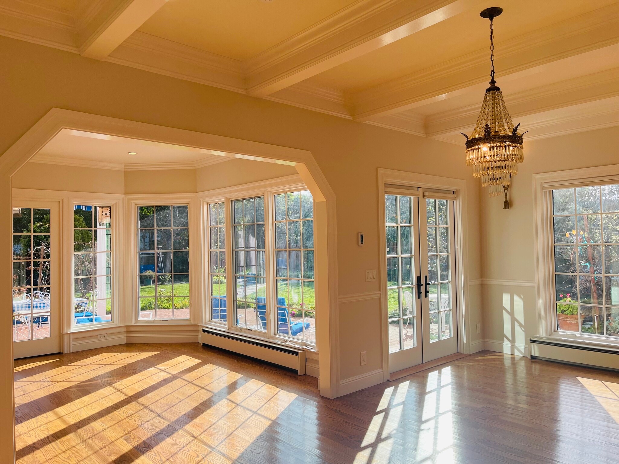 Building Photo - 200 Iris Way