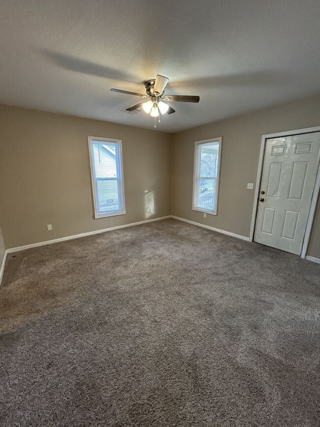 Building Photo - So Cute! Check Out This 2BR/1BA Home w/Carport!