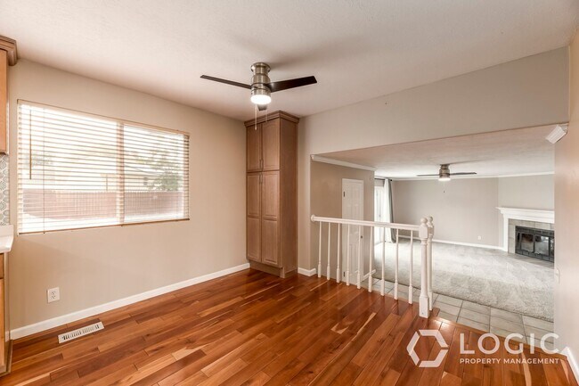Building Photo - Gorgeous Home in Sandy!