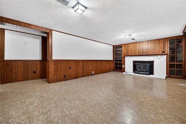 Building Photo - 8310 Broadview Rd