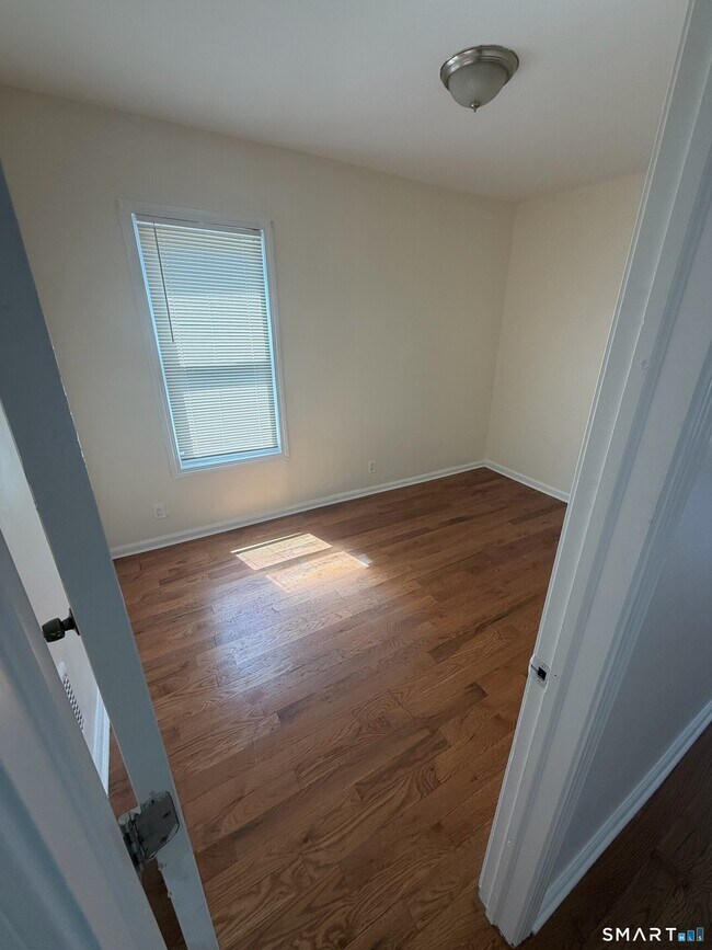 Building Photo - 304 Poplar St