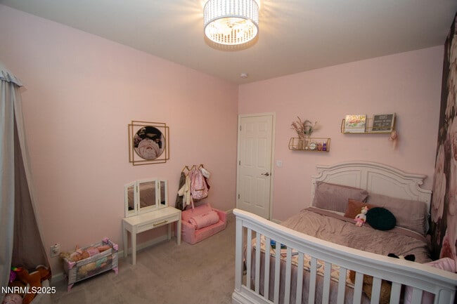 Building Photo - 1056 Crown View Dr