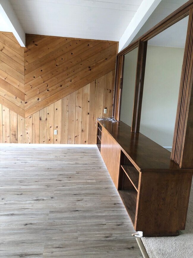 Building Photo - Spacious Single Story 4 bed 2 bath home in Serra Mesa w/2 car garage