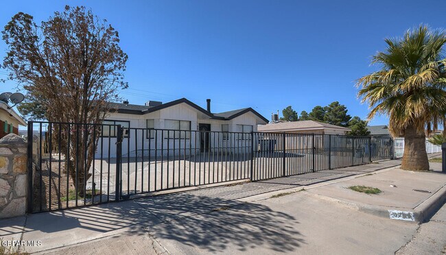 Building Photo - 9709 Vallarta Dr