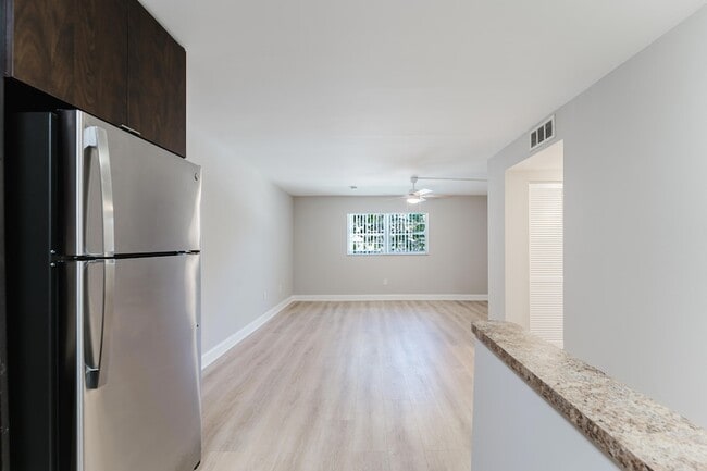 Building Photo - 650 SW 2nd Ave