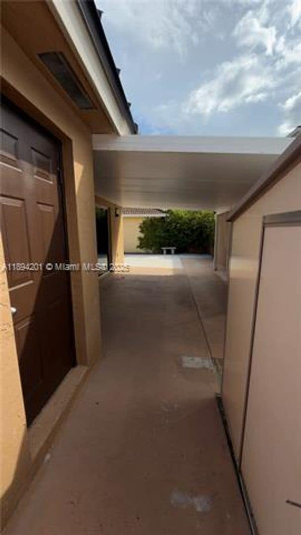 Building Photo - 1070 NW 129th Pl