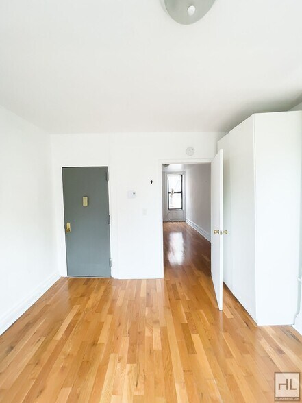 Building Photo - STARR STREET / Spacious Bushwick 2-Bed 1-Bath / Amazing Location
