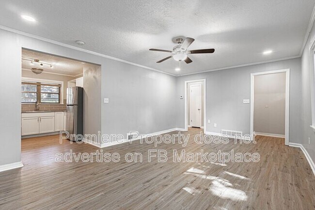 Building Photo - 2320 W 76th St