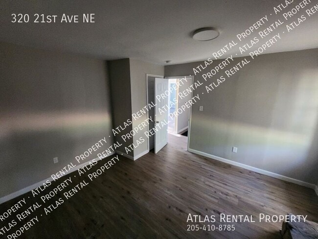 Building Photo - 320 21st Ave NE