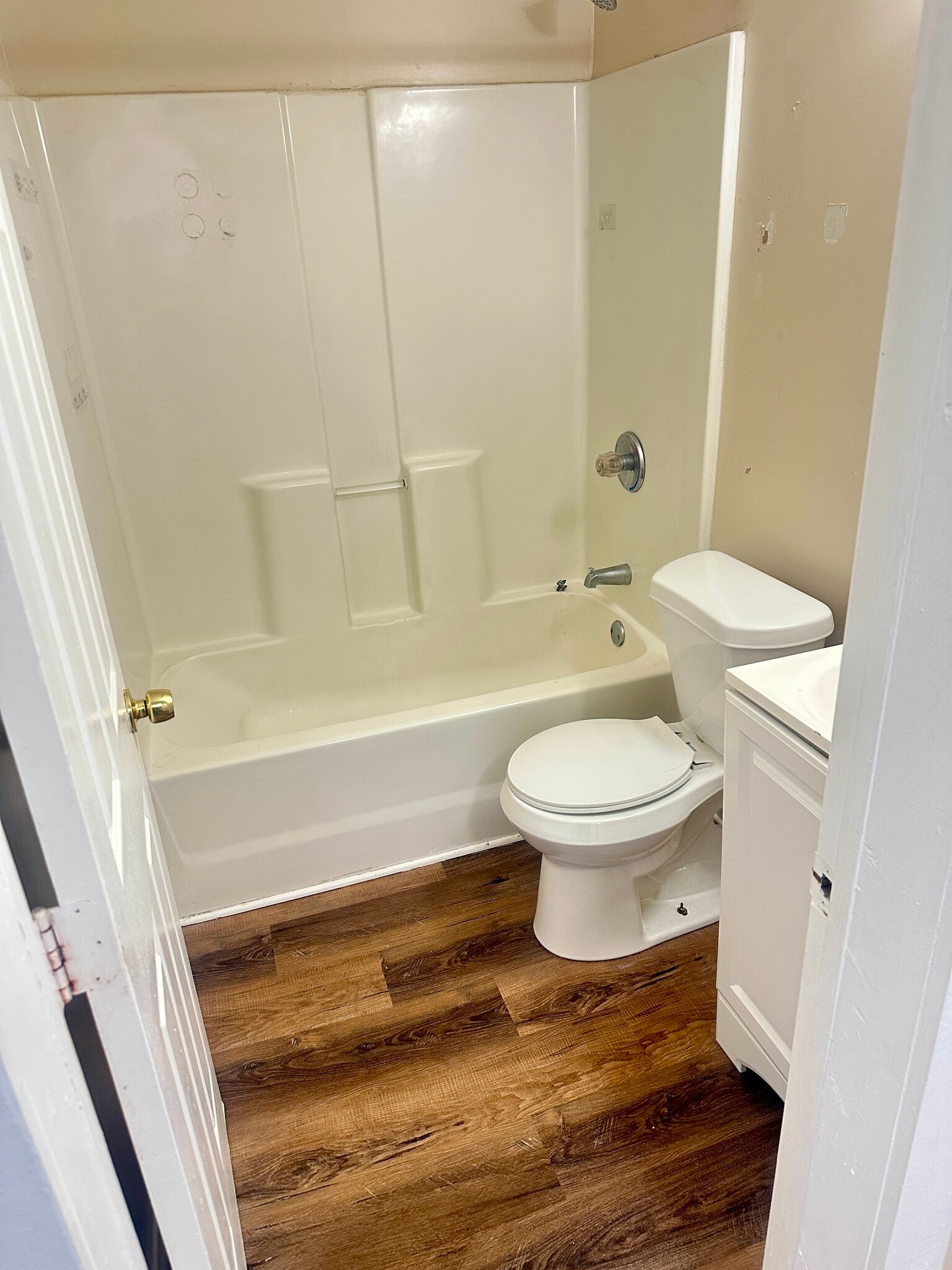 Bathroom - 214 Mara St