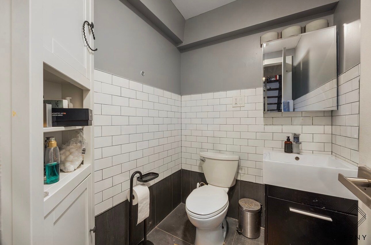 Building Photo - 42 Palmetto St