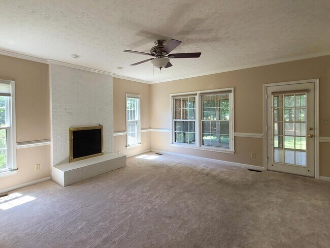 Building Photo - 4 BR, 2.5 BA in Woodlake Crossing