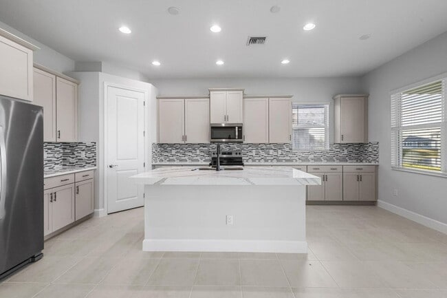 Primary Photo - 14192 Lacebark Ln