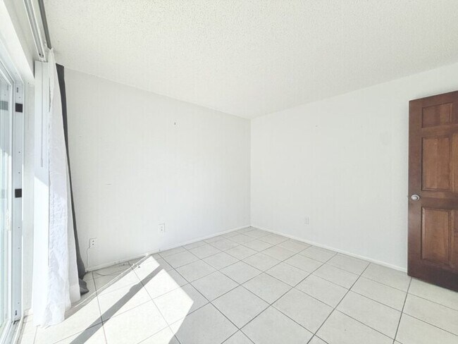 Building Photo - 2658 Sunny Breeze Ave