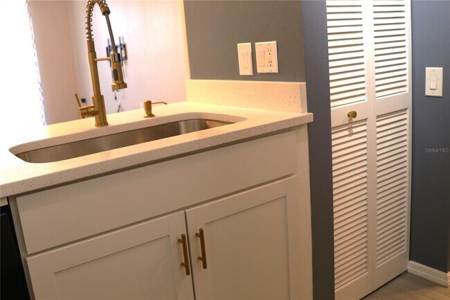 Building Photo - 2333 Feather Sound Dr