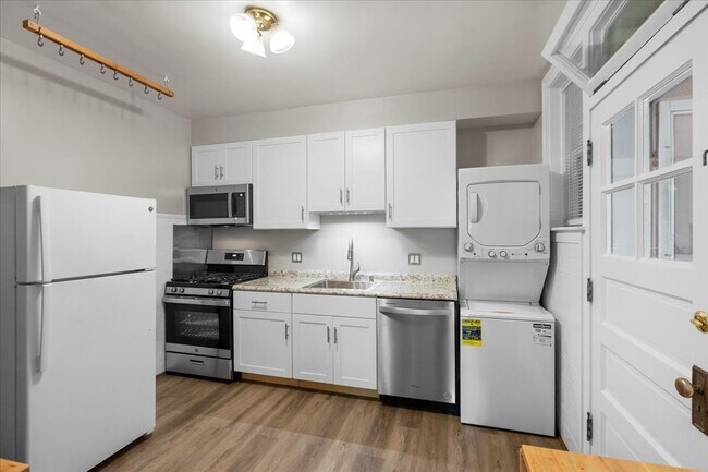 Building Photo - 120 Custer Ave