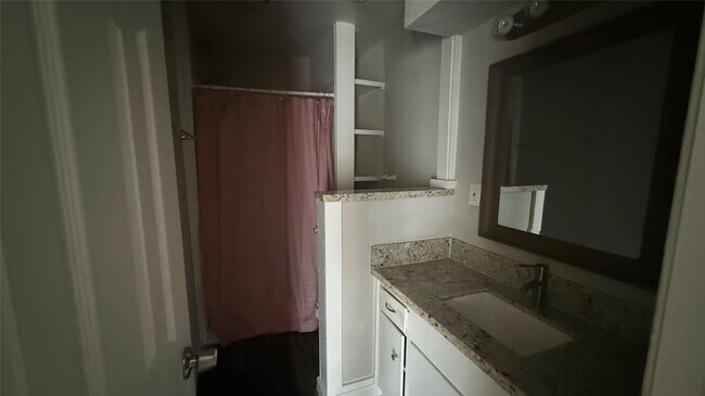 Building Photo - 1660 Richmond Ave.