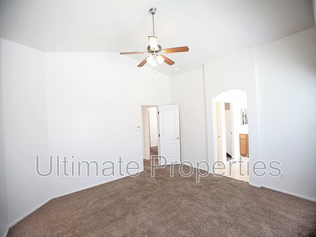 Building Photo - 5921 S 249th Dr