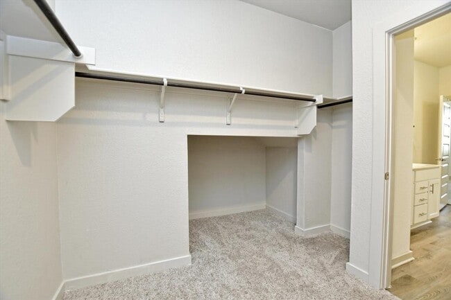 Building Photo - 204 Merrick Rd