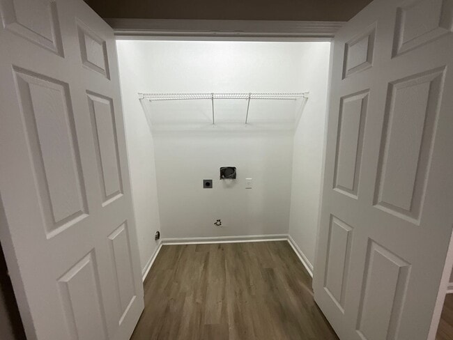 Building Photo - Ready to view! 3 bedroom, 2 bath Brick home in High Point near I-74