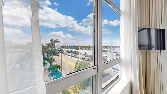 Building Photo - 777 N Ocean Dr