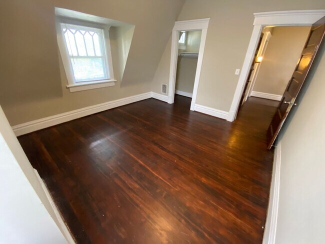 Building Photo - 426 E 15th Ave