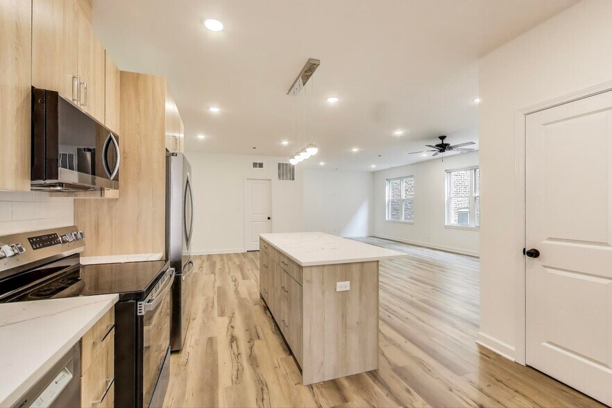 Building Photo - 5126 S Kenwood Ave