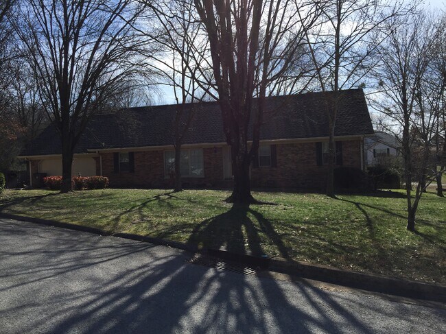 Primary Photo - 7000 Pauline Cir