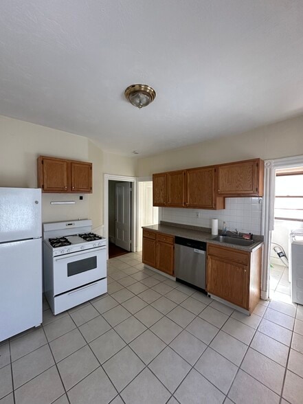 Primary Photo - 17 Cushman Rd