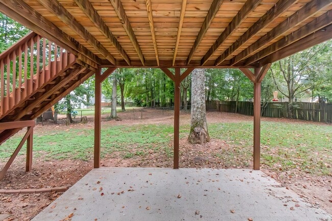 Building Photo - Impressive 4 Bed, 3 Bath Home with Fenced ...