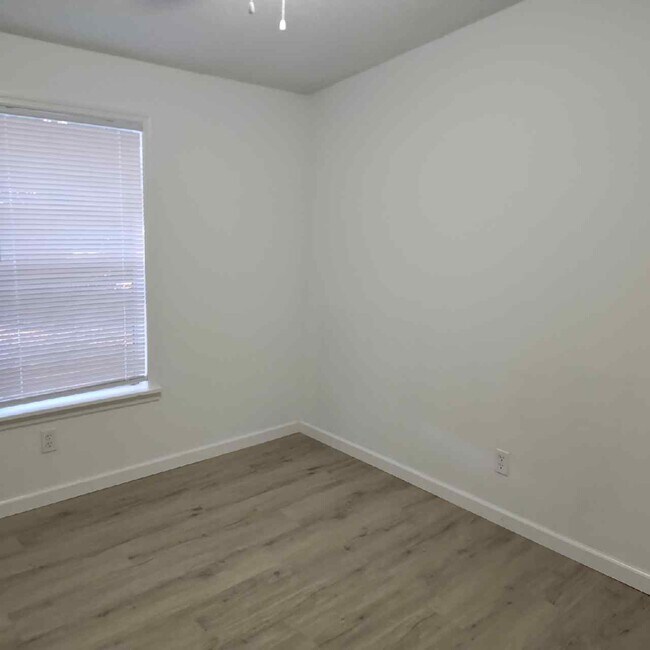 Building Photo - 85008 Loretta Ln