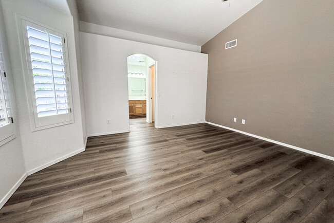 Building Photo - Home at 51st Ave/ Loop 101! . JOIN THE WAI...