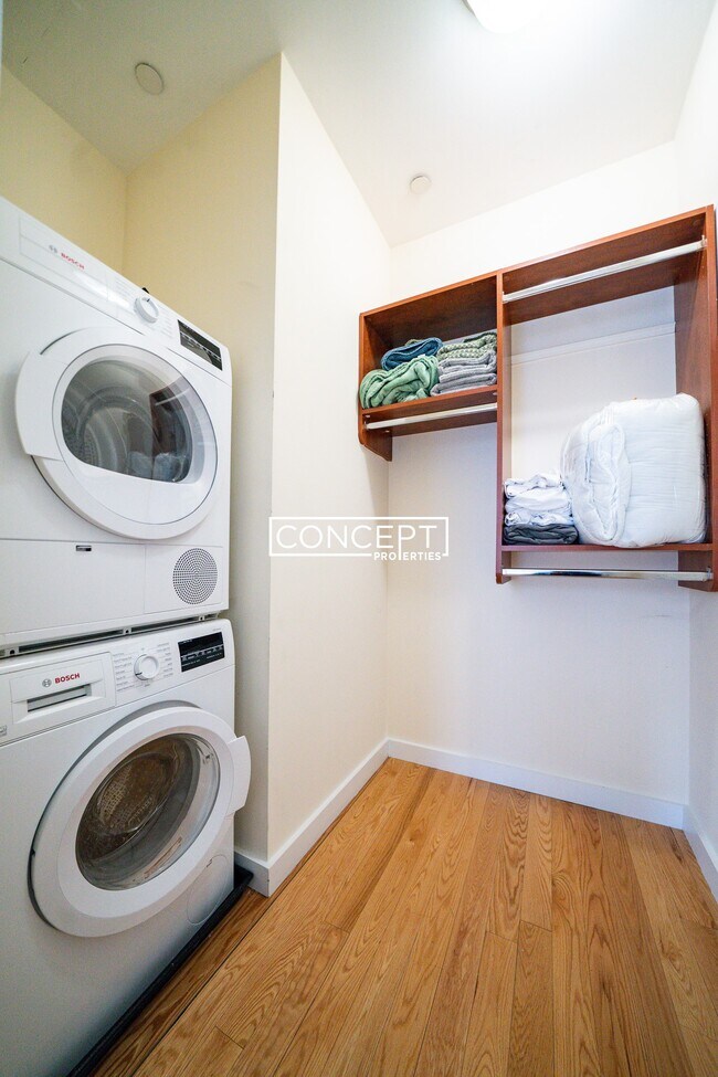 Building Photo - 9 Miner St