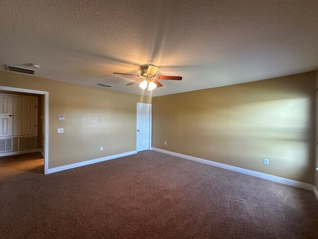 Building Photo - 2412 Country Pond Ct