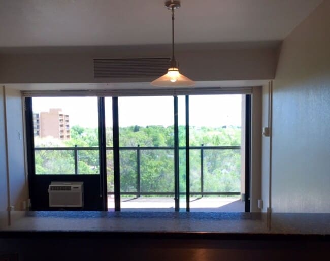 Building Photo - 1 Bedroom at Citywalk Downtown with Utilities Included!!