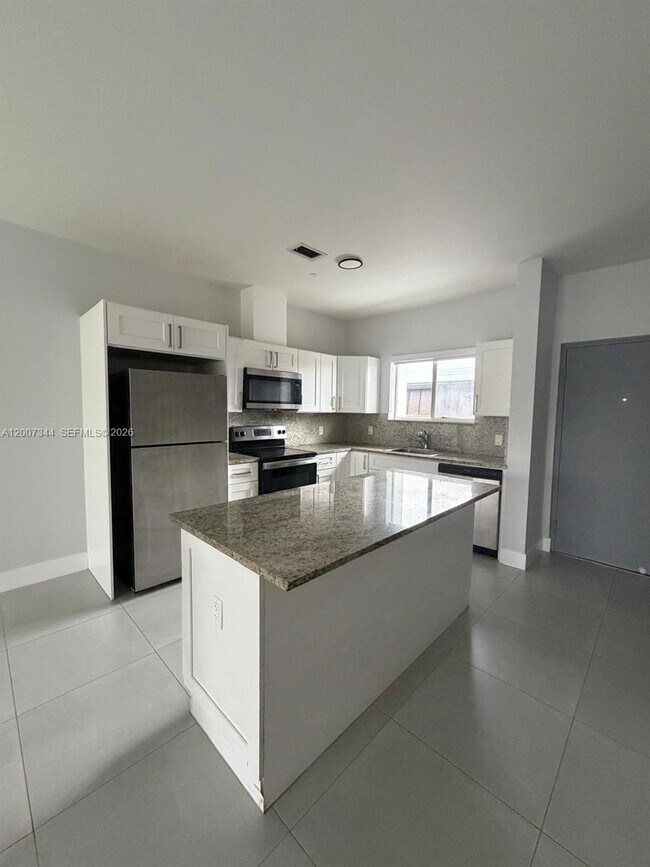 Building Photo - 381 E 50th St