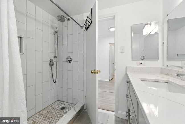 Building Photo - 3705 S George Mason Dr
