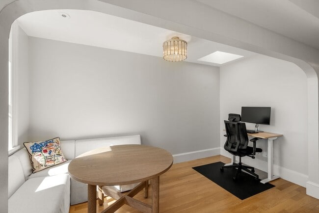 Building Photo - 131 Pembroke St