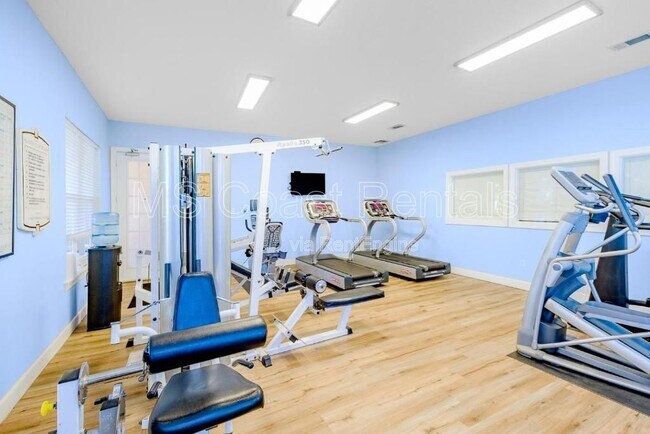 Building Photo - 2252 Beach Dr