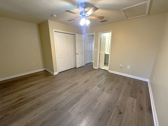 Building Photo - AWESOME 3/3 with No Carpet, Large Bedrooms, & More! $1300/month Avail Now!