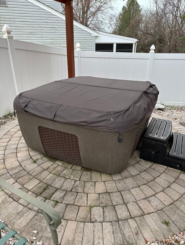 Hot Tub - 48 Augustine Pl