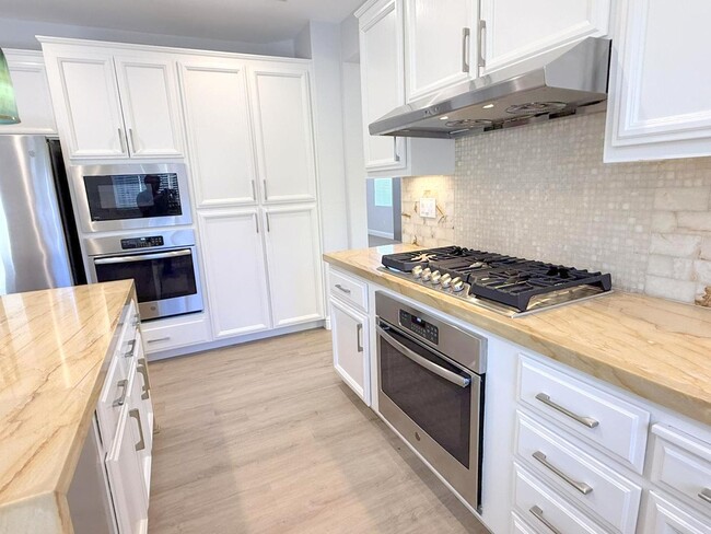 Building Photo - Beautifully Remodeled Modern Home In Wests...