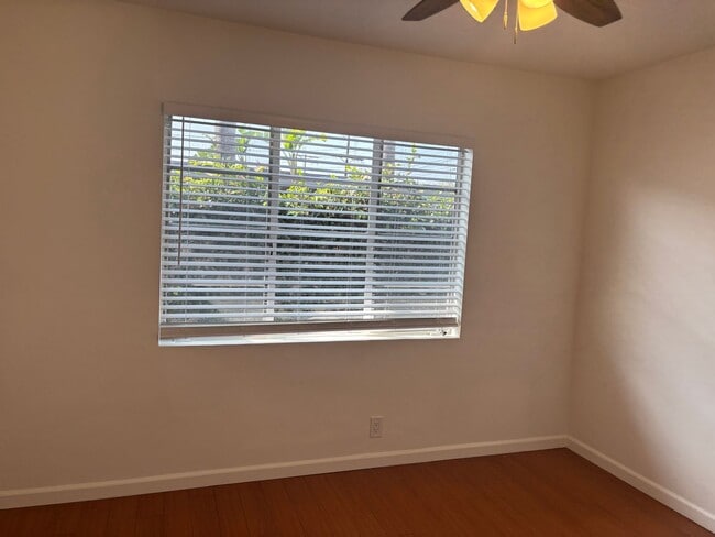 Building Photo - 711 W Wilson Ave