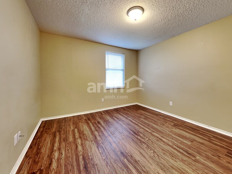 Building Photo - 1404 Sunflower Court