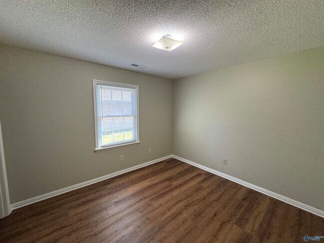 Building Photo - 115 Sleepy Hollow Ln
