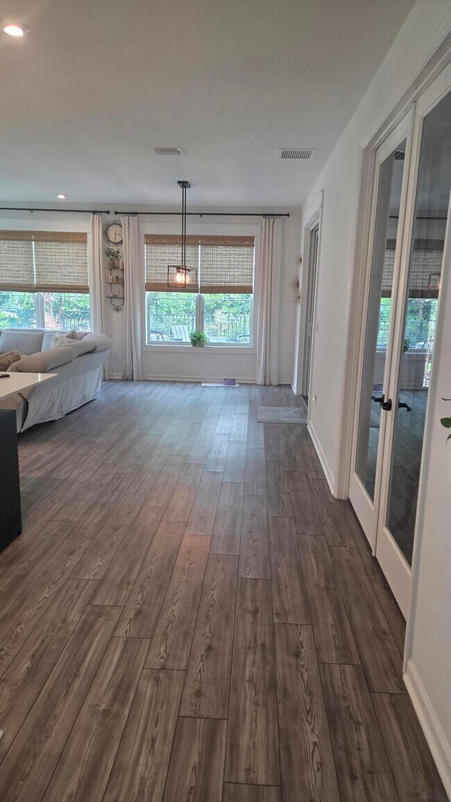 Building Photo - 6668 Pointe of Woods Dr