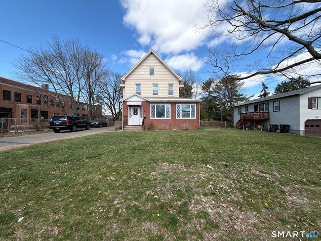 Building Photo - 316 W Main St