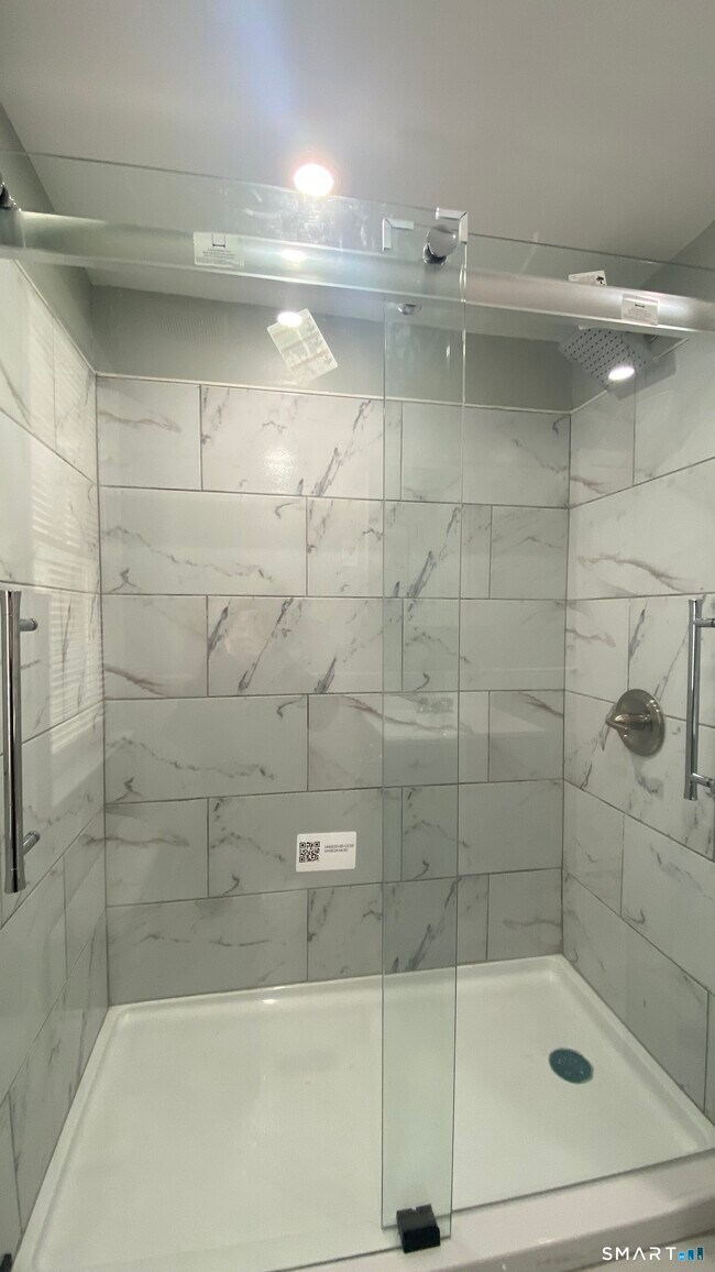 Building Photo - 214 Columbia St